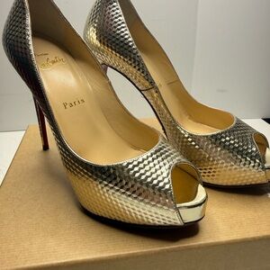 CHRISTIAN LOUBOUTIN VERY PRIVE GOLD Peep Toe Pumps SHOES 37.5 With Box And Bag